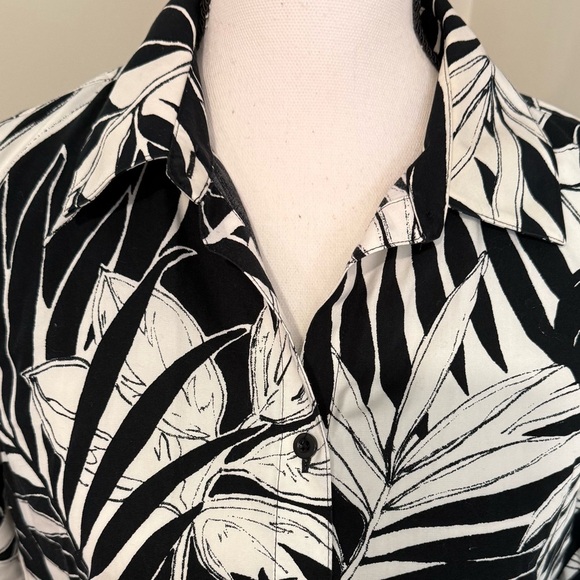 Chicos Palm Print 3/4 Sleeve Blouse - Picture 3 of 8